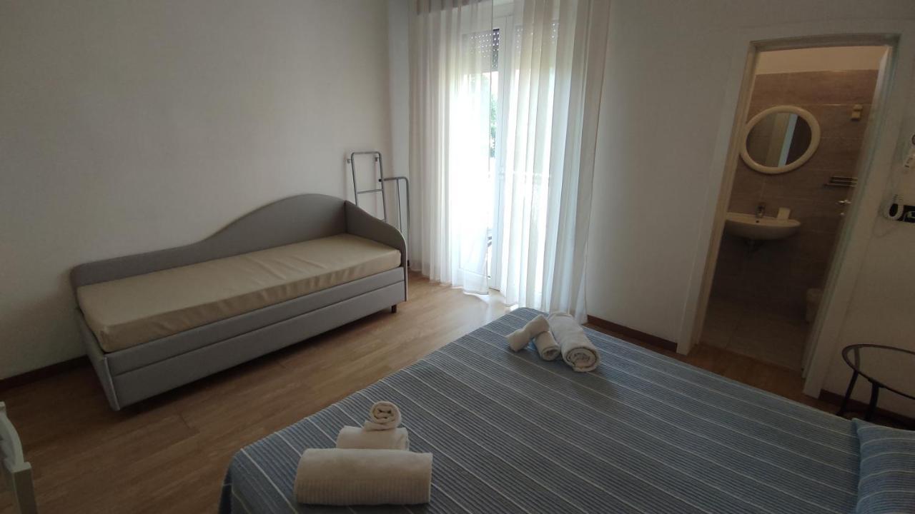 Hotel Villa Elisa Rimini Buitenkant foto