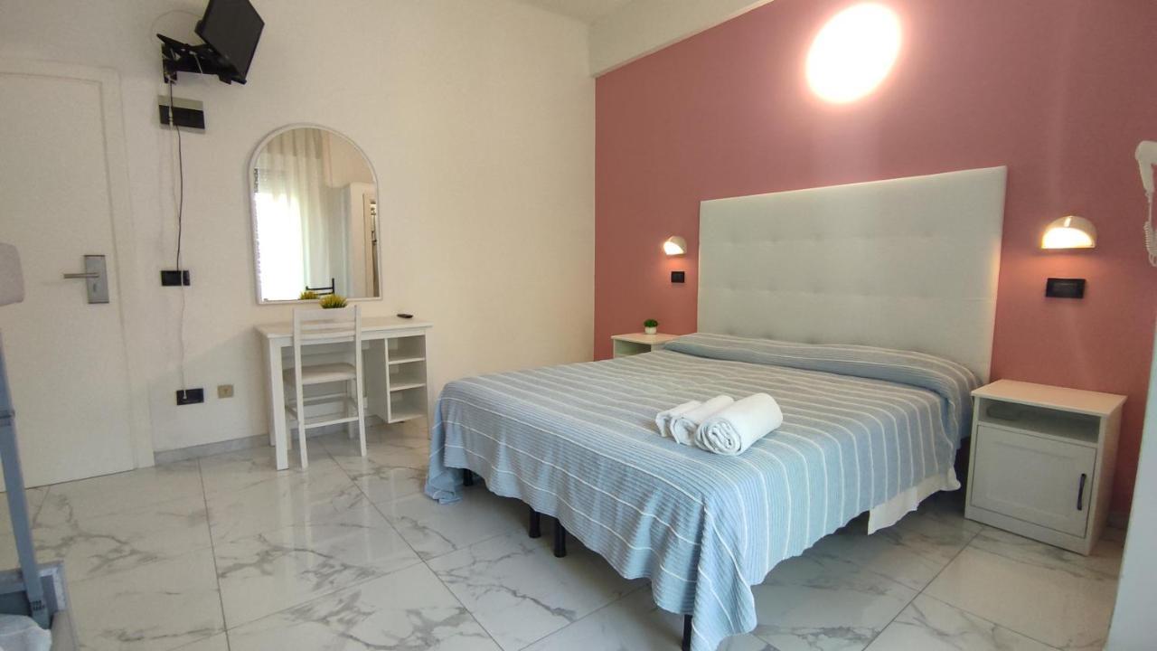 Hotel Villa Elisa Rimini Buitenkant foto