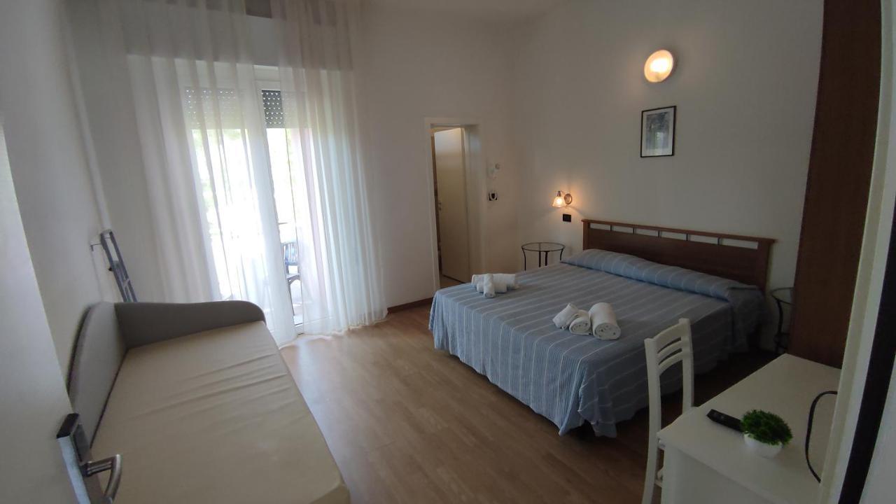 Hotel Villa Elisa Rimini Buitenkant foto