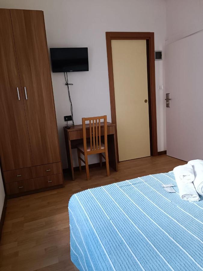 Hotel Villa Elisa Rimini Buitenkant foto