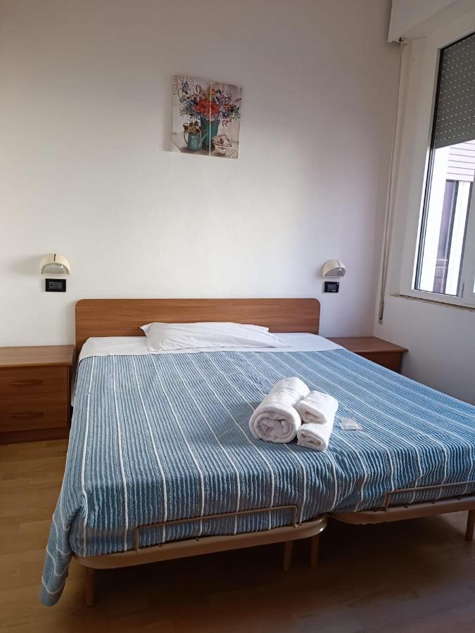 Hotel Villa Elisa Rimini Buitenkant foto