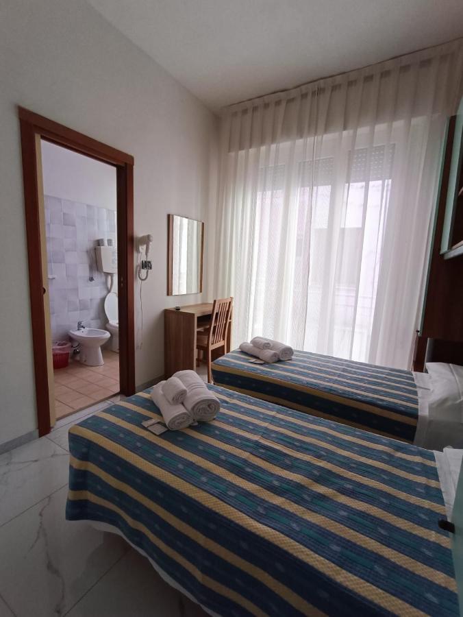 Hotel Villa Elisa Rimini Buitenkant foto