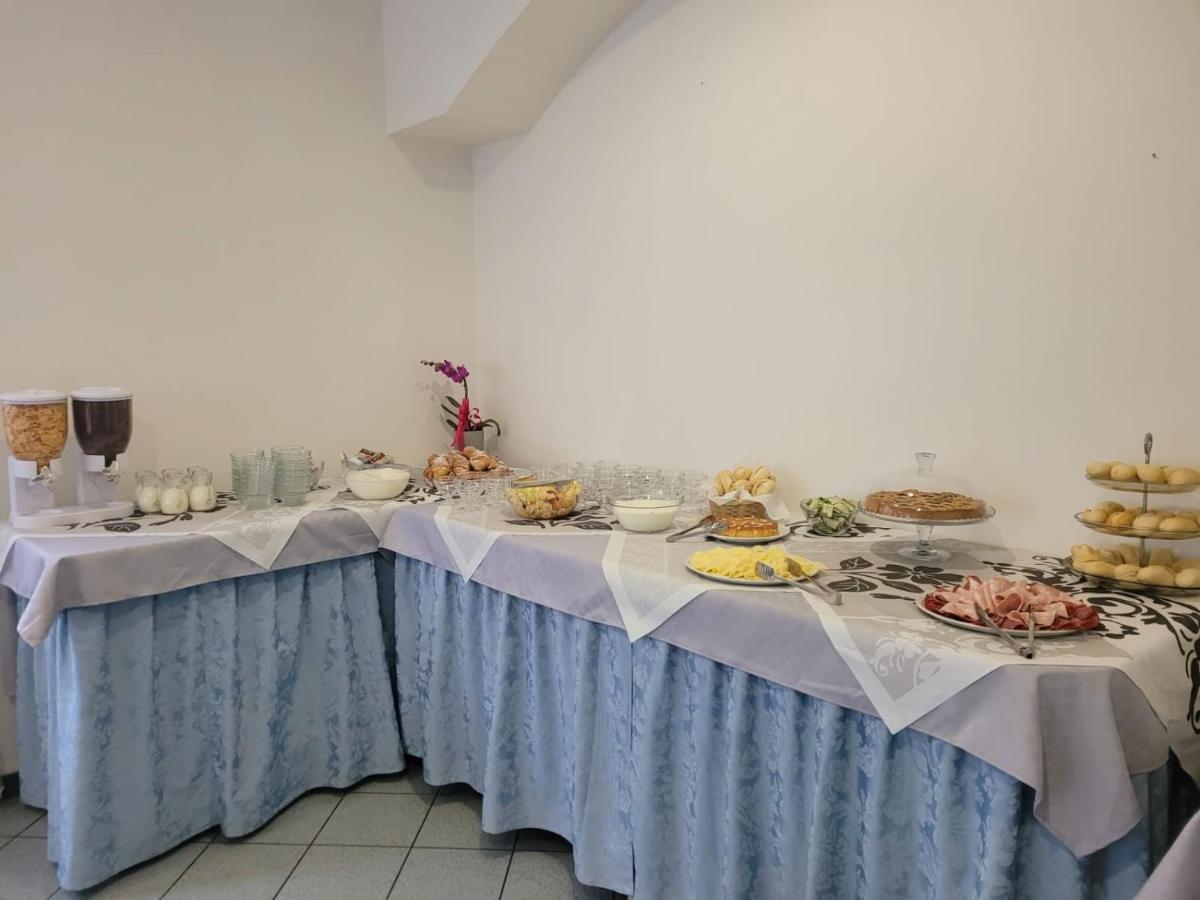 Hotel Villa Elisa Rimini Buitenkant foto