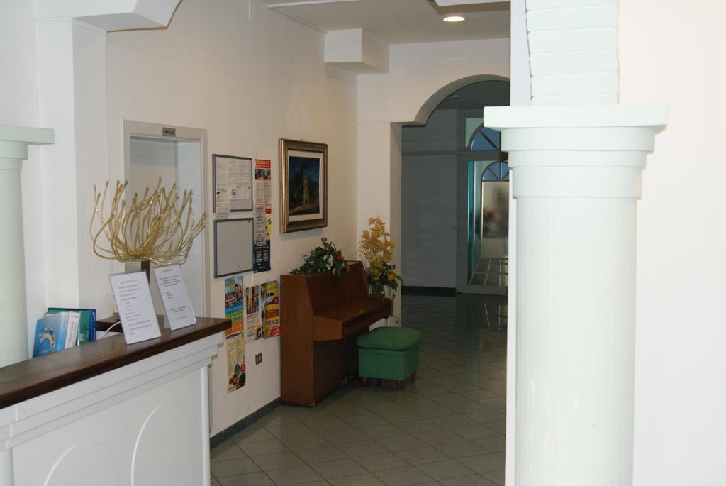 Hotel Villa Elisa Rimini Buitenkant foto
