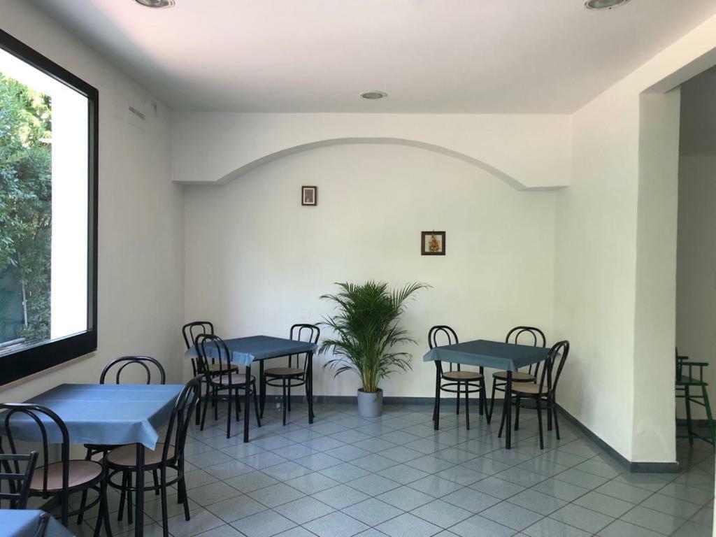 Hotel Villa Elisa Rimini Buitenkant foto