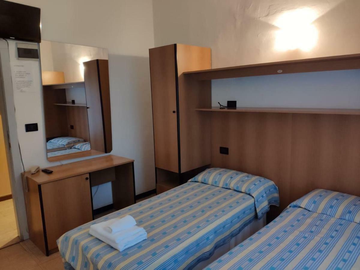 Hotel Villa Elisa Rimini Buitenkant foto