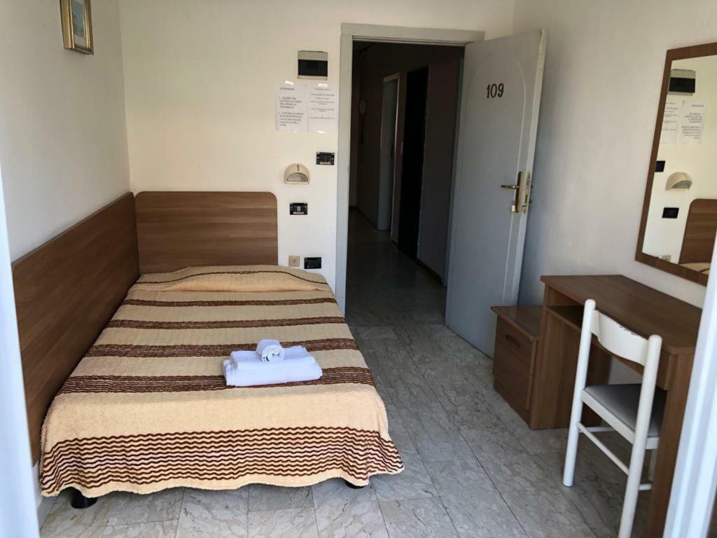 Hotel Villa Elisa Rimini Buitenkant foto